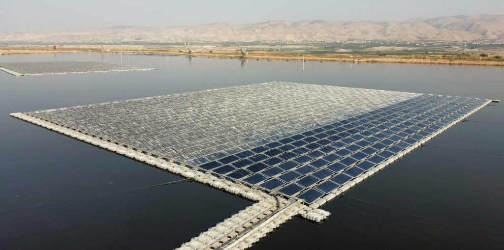 שטיפת מערכות סולאריות לפני אחרי